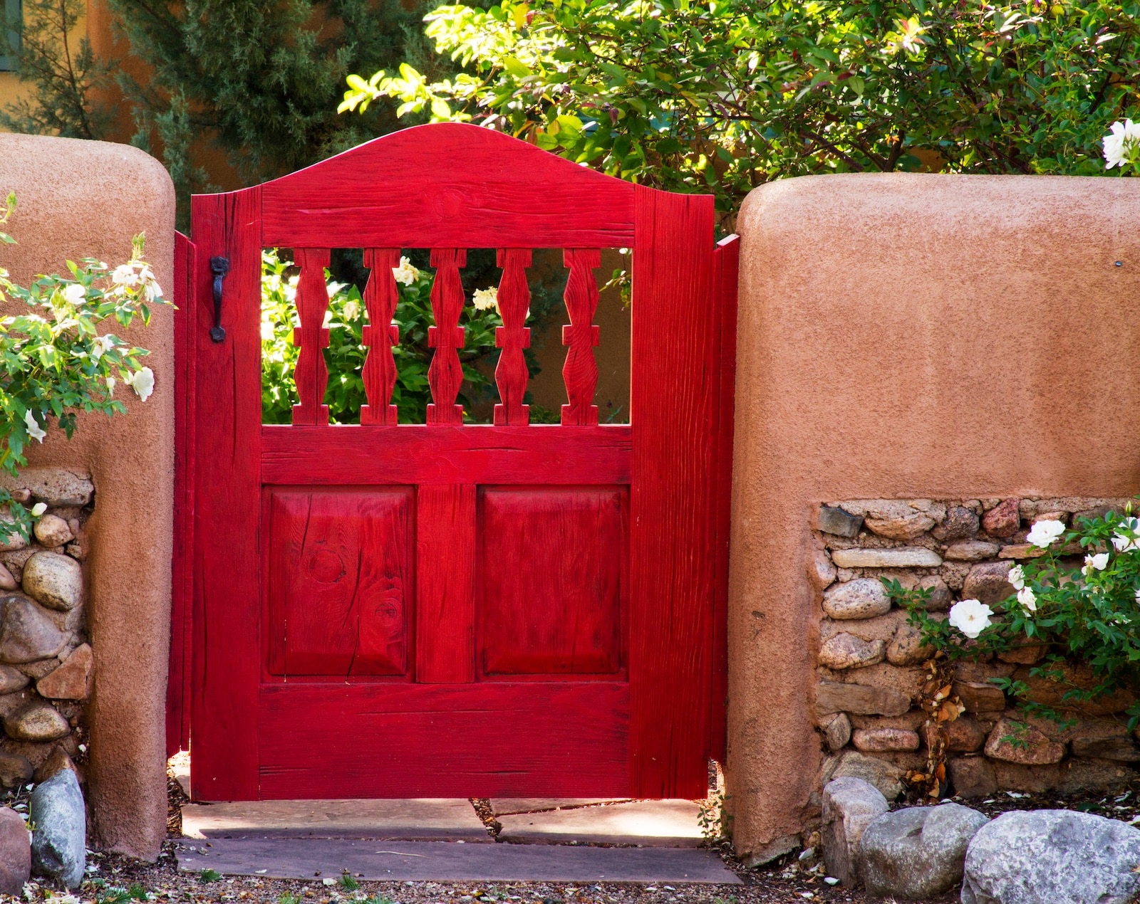 The artistic community of Canyon Road is one of the best places to visit on a trip to Santa Fe. This red gated entry highlights the rich creative scene that embodies Santa Fe.