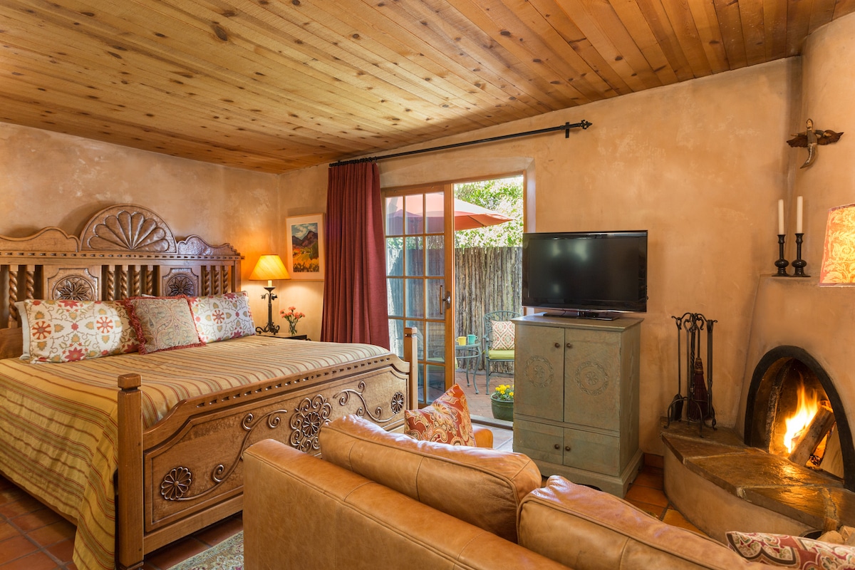 Relax in comfort in this guest room at our santa Fe Bed and Breakfast while enjoying shopping in downtown Santa Fe