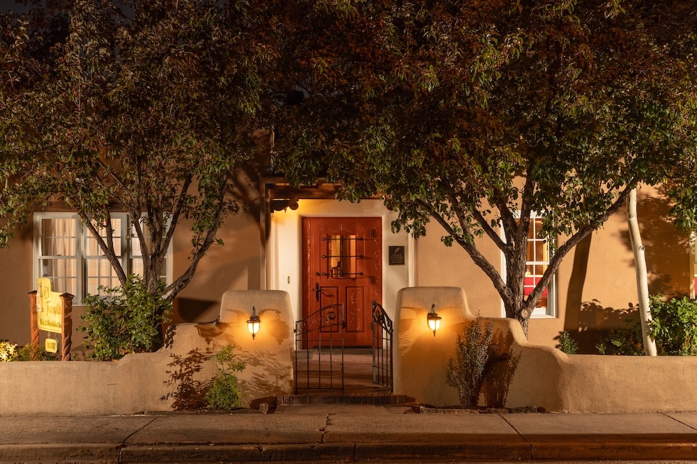 Exterior of El Farolito Inn, the best Santa Fe Bed and Breakfast