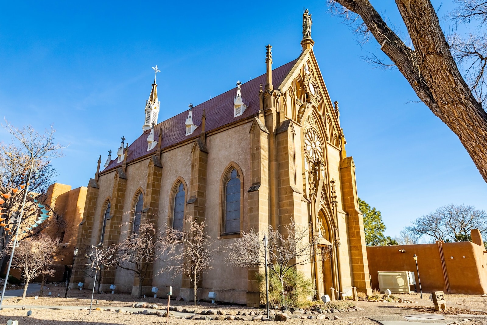 Exterior view of the historic Loretto Chapel in Santa Fe, New Mexico, home to the famous Loretto Chapel Staircase and one of the city’s most visited landmarks.
